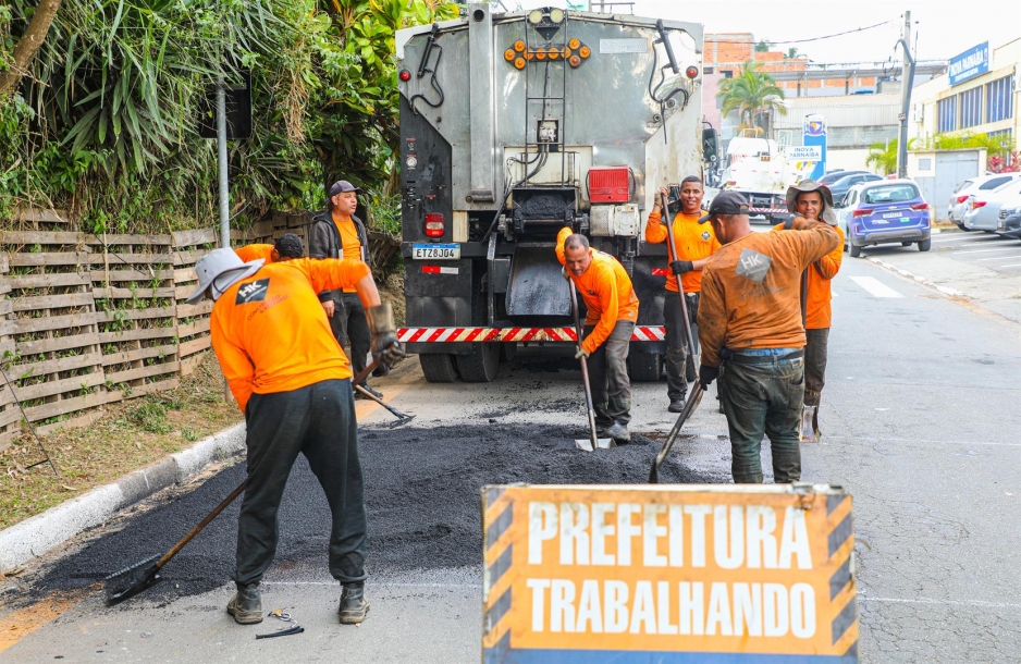 Operação Bairro Limpo chega ao Parque Santana e Jardim Isaura