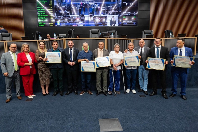 Câmara Municipal de Barueri presta homenagem a vereadores constituintes