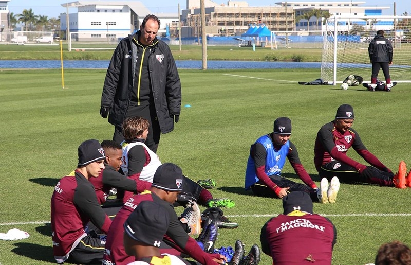 Cueva se empolga com novo técnico Rogério Ceni 