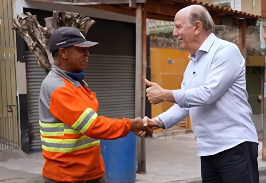 Prefeito Beto Piteri acompanha recapeamento no Parque dos Camargos