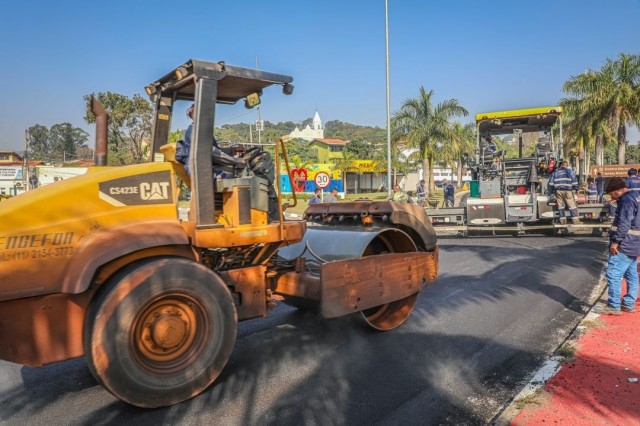 Prefeito Elvis Cezar anuncia maior programa de pavimentação da história de Santana de Parnaíba