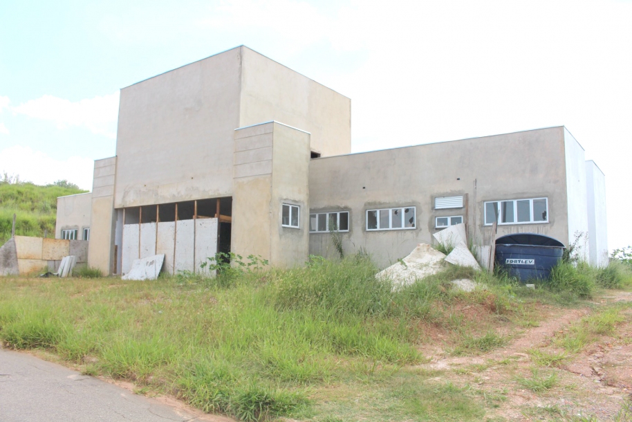 Obras de construção de três UBS estão abandonadas em Cajamar