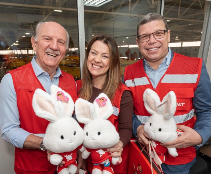Prefeito Beto Piteri visita sede da J&T Express em Barueri