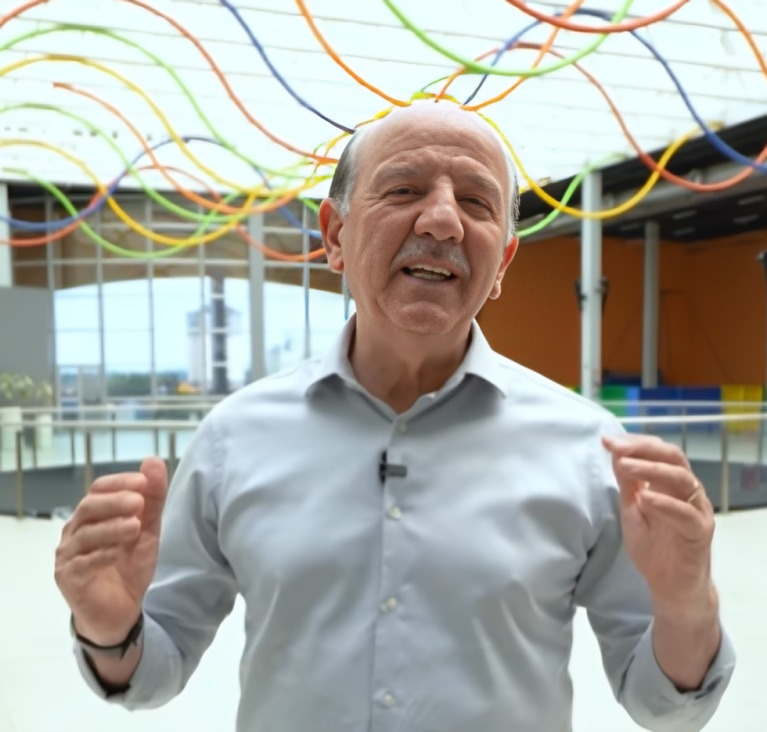 Beto Piteri celebra sucesso do programa “Hoje Tem Teatro” na Praça das Artes 