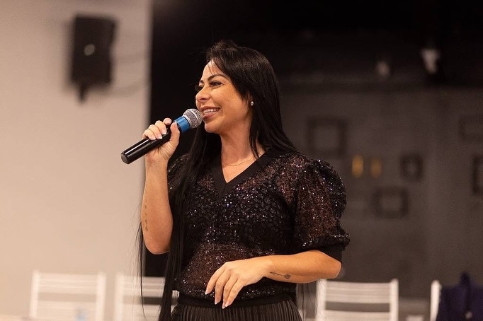 Mirelle Trevisan realiza entrega de agasalhos a alunos do Encceja e da Etec