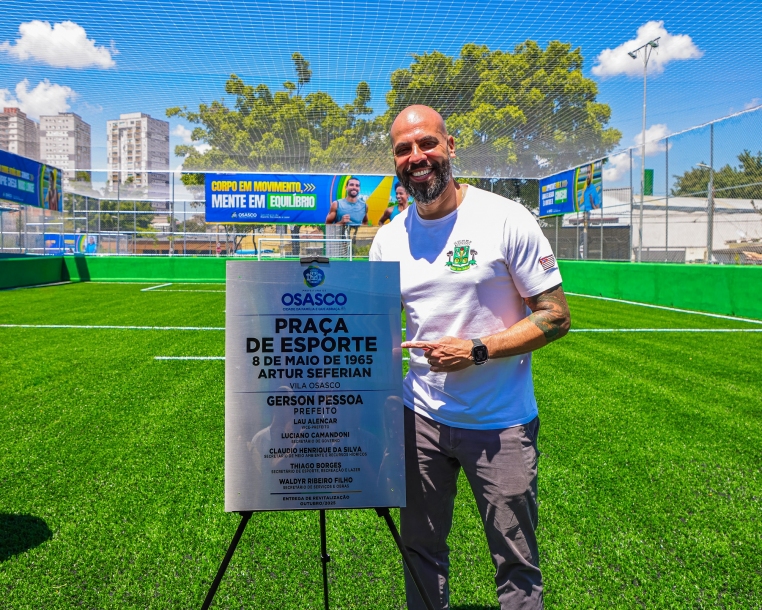 Gerson Pessoa entrega Praça 8 de Maio após revitalização