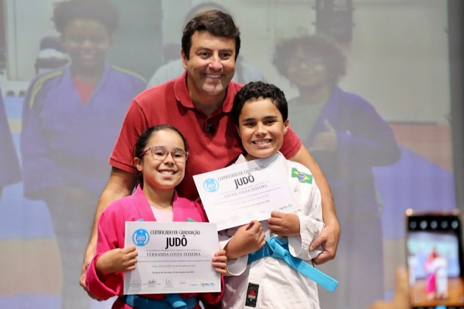 Elvis Cezar participa da graduação e troca de faixas dos alunos de artes marciais 