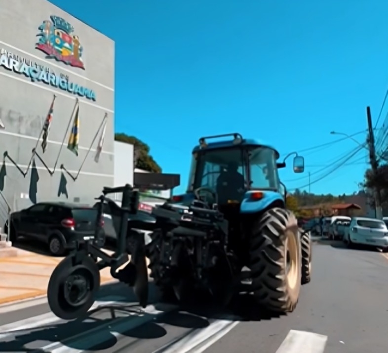 Prefeito Rodrigo Andrade anuncia novo arado para fortalecer a Patrulha Agrícola 