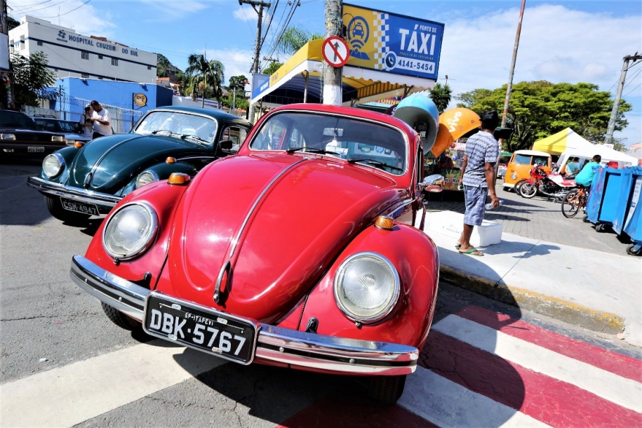 Mais de 2 mil pessoas participam do 3º Encontro de Carros Antigos
