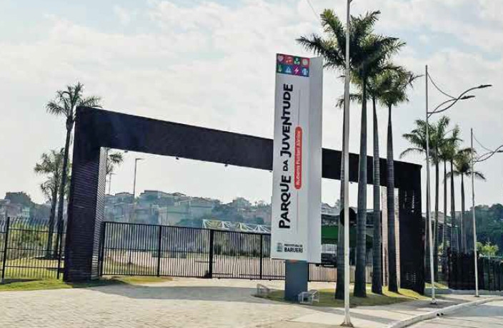 Beto Piteri passeia de bicicleta e vistoria o Novo Parque da Juventude em Barueri