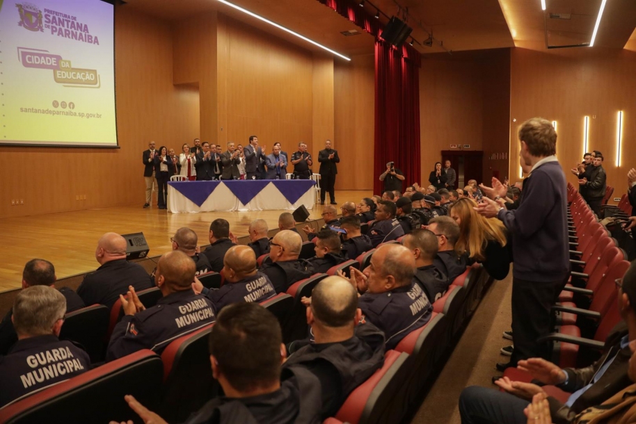 Guardas Civis com mais de 20 anos de trabalho são homenageados