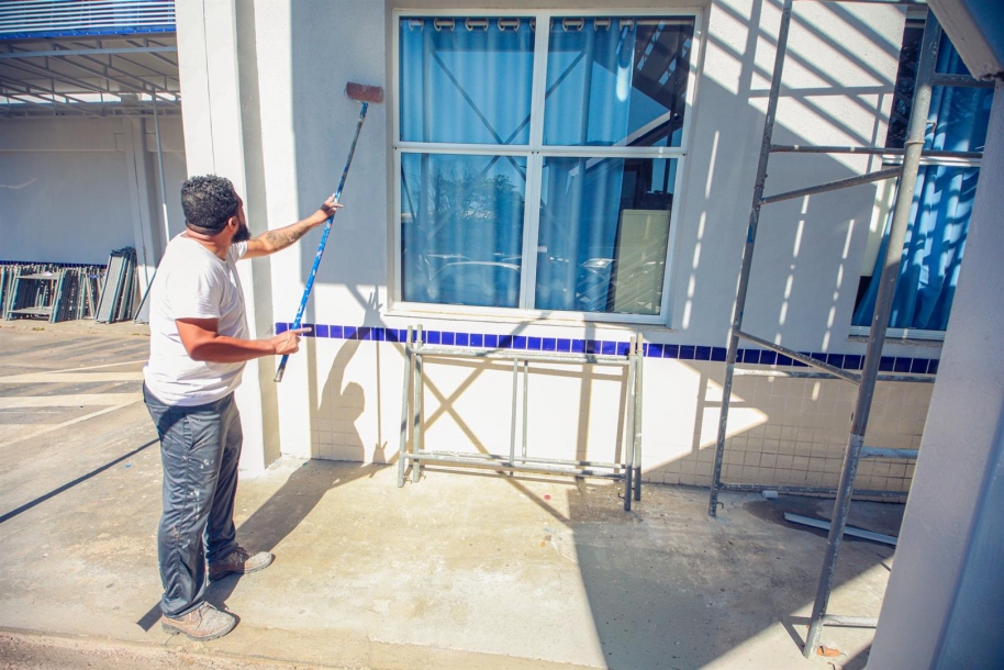 Santana de Parnaíba realiza reforma em 47 colégios com serviços de manutenção e pintura