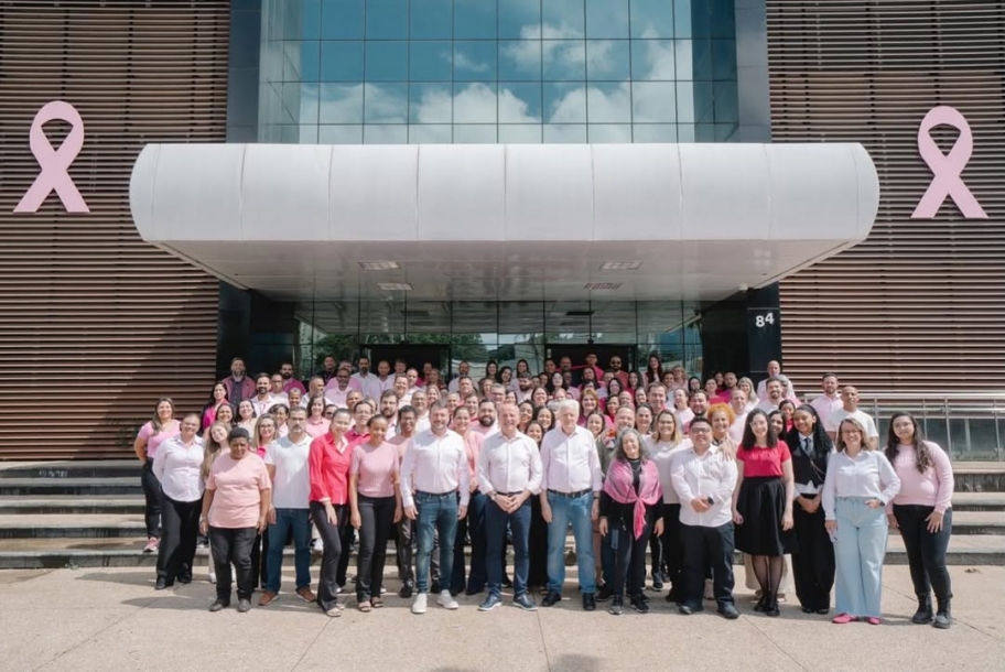 Prefeito Beto Piteri encerra Outubro Rosa com ato de conscientização