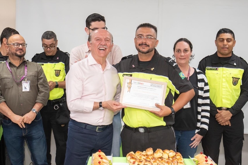 Prefeito Beto Piteri realiza homenagem a servidores da SEMURB de Barueri
