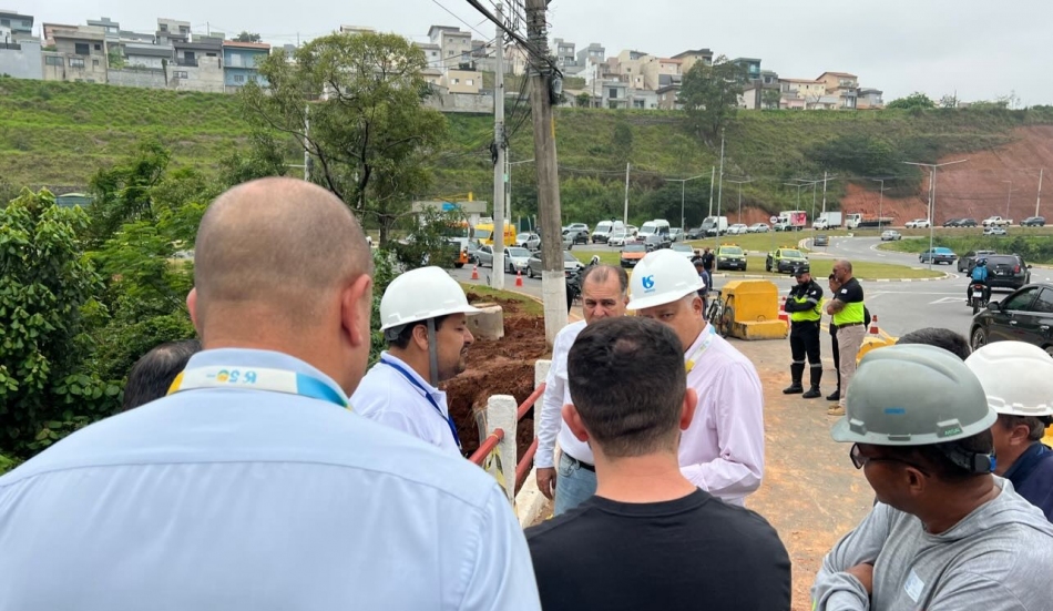 Prefeitura de Cajamar inicia obra emergencial na ponte do Guaturinho 