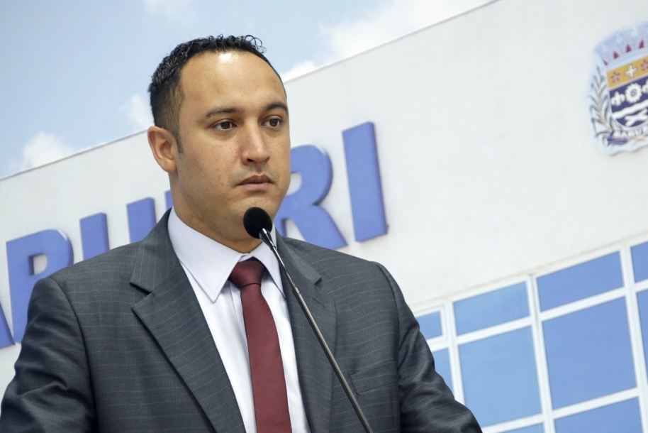 Câmara aprova painel com vagas de emprego nos ônibus