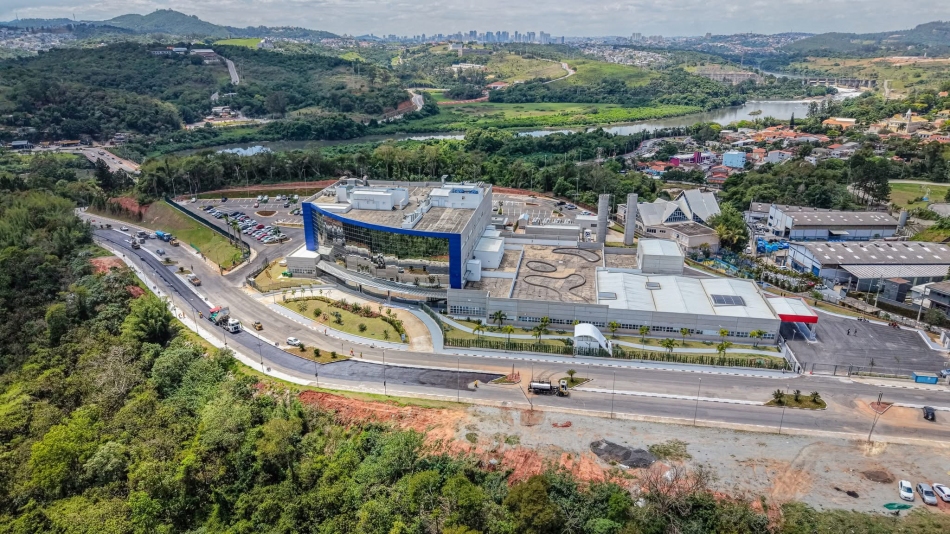 Elvis Cezar inaugura novo hospital na celebração dos 445 anos de Parnaíba