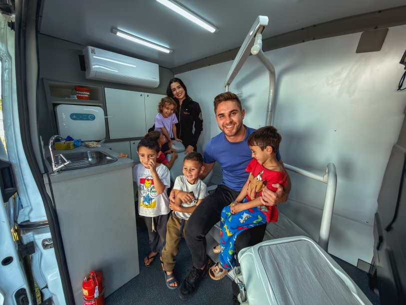 Kauan Berto entrega Van Odontológica Zero KM para os munícipes de Cajamar 