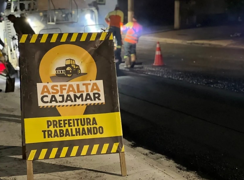 Kauan Berto acompanha obras noturnas de pavimentação na Rua Zoaldo Campos Pedroso