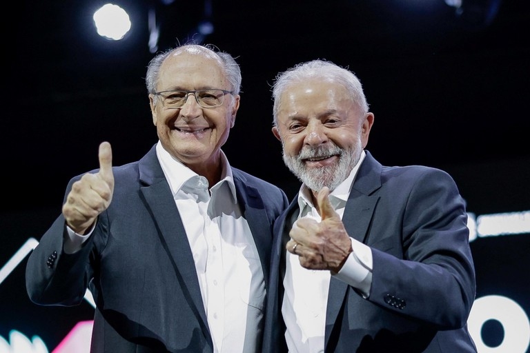 Lula celebra retirada de tarifas de 40% impostas a produtos brasileiros pelos EUA