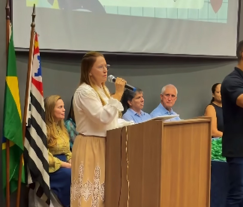 Primeira-dama Damaris Piteri participa da formatura dos Pequenos Doutores em Barueri