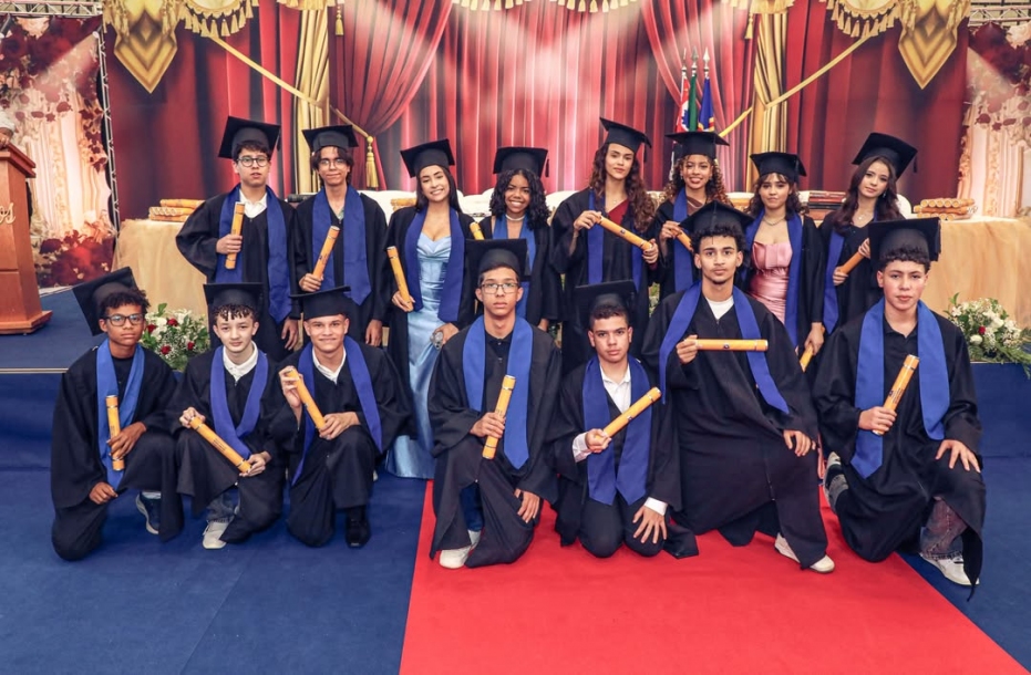 Santana de Parnaíba realiza formatura do 9º ano com alunos de 16 colégios municipais