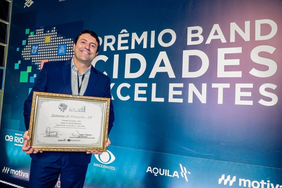 Elvis Cezar celebra vitória de Santana de Parnaíba no Prêmio Band Cidades Excelentes