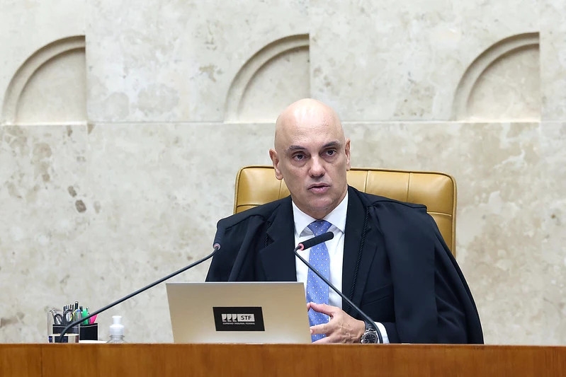 Alexandre de Moraes autoriza ida de Bolsonaro ao hospital para realizar exames após queda