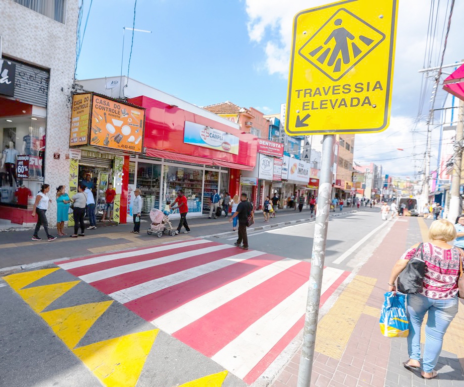 Novas lombofaixas aumentam a segurança no trânsito de Itapevi