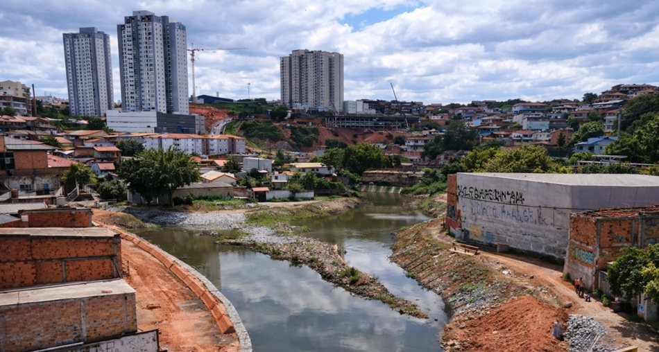 Beto Piteri destaca avanço das obras no Rio Cotia e reforça combate às enchentes em Barueri