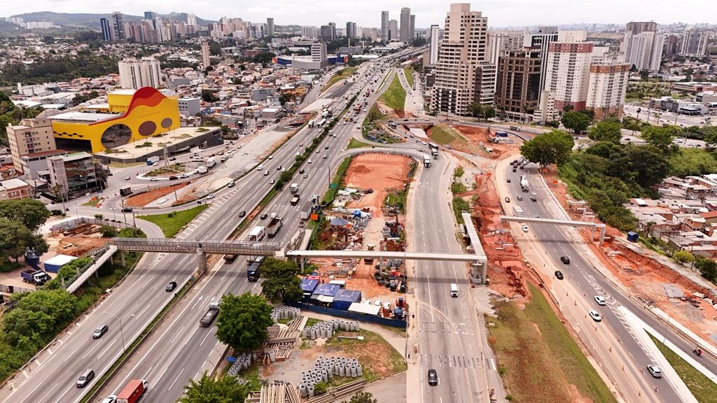 Faixa da Castello Branco, sentido capital será interditada para obras de passarela em Barueri