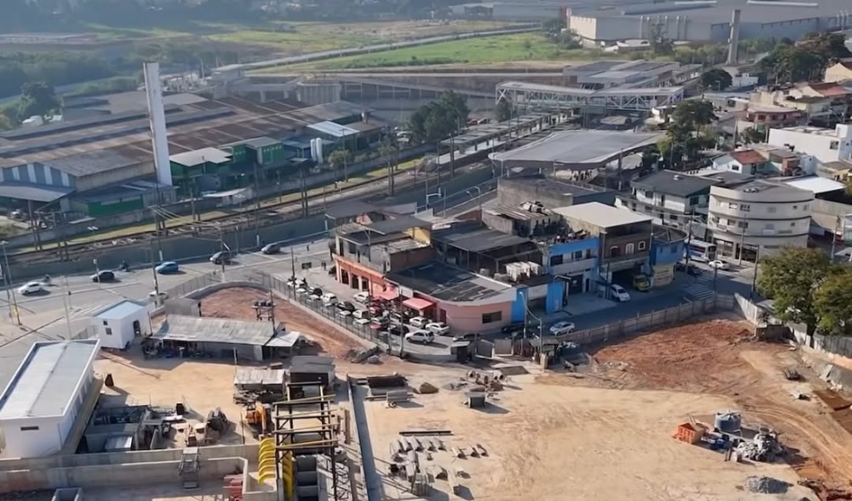 Piscinão Jardim Silveira entra em operação e reforça combate a enchentes em Barueri