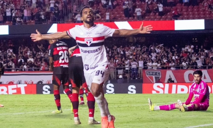 São Paulo reage em campo, arranca virada sobre o Flamengo no Brasileirão