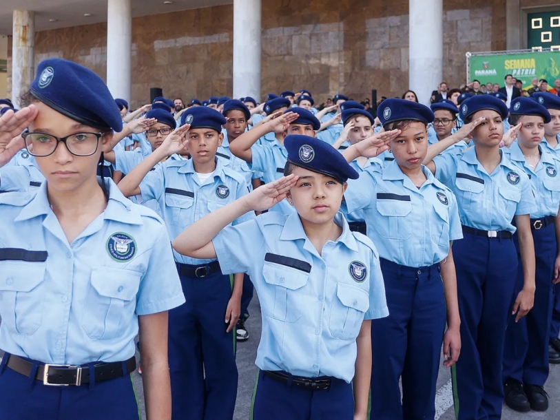 Barueri inicia ano letivo com escola no modelo cívico-militar