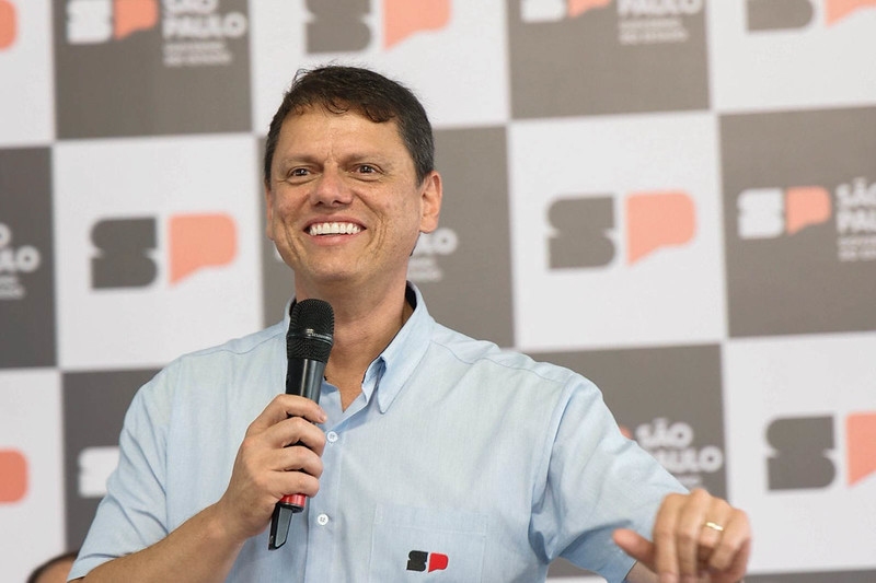 Governador Tarcísio de Freitas inaugura Hospital Regional no interior do estado