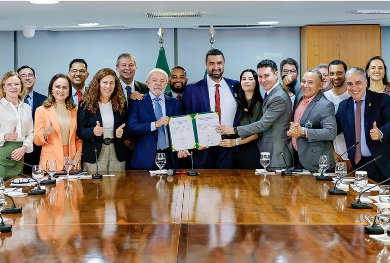 Em ato, Lula dá início à regularização fundiária para famílias de Teresópolis (RJ)