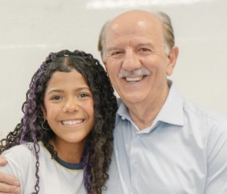 Prefeito Beto Piteri acompanha primeiro dia de aula na rede municipal de Barueri