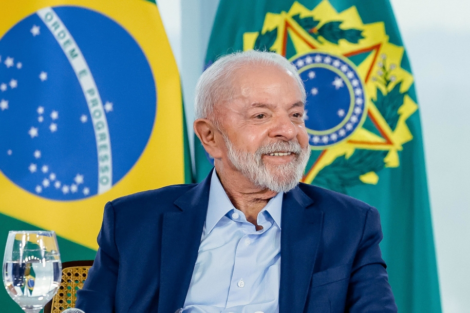 Lula quer enviar medicamentos, alimentos e máquinas para ajudar o regime socialista de Cuba 