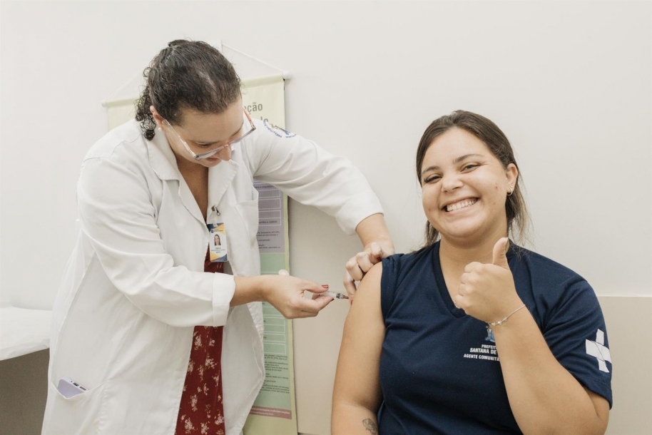 Vacina contra dengue começa a ser aplicada em profissionais da saúde