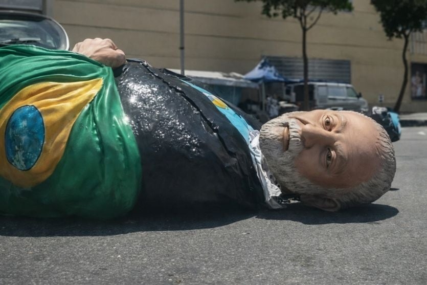 Escola de Samba que fez propaganda política para Lula é rebaixada no carnaval do Rio