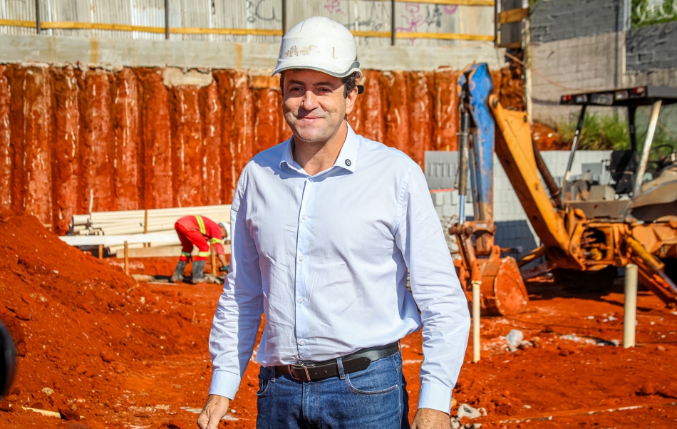 Prefeito Elvis Cezar impulsiona mobilidade e garante segurança hídrica na cidade