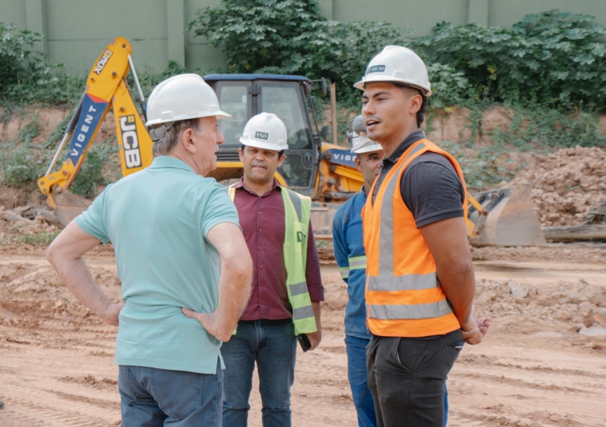 Beto Piteri acompanha obra que vai melhorar ligação entre Barueri e Carapicuíba