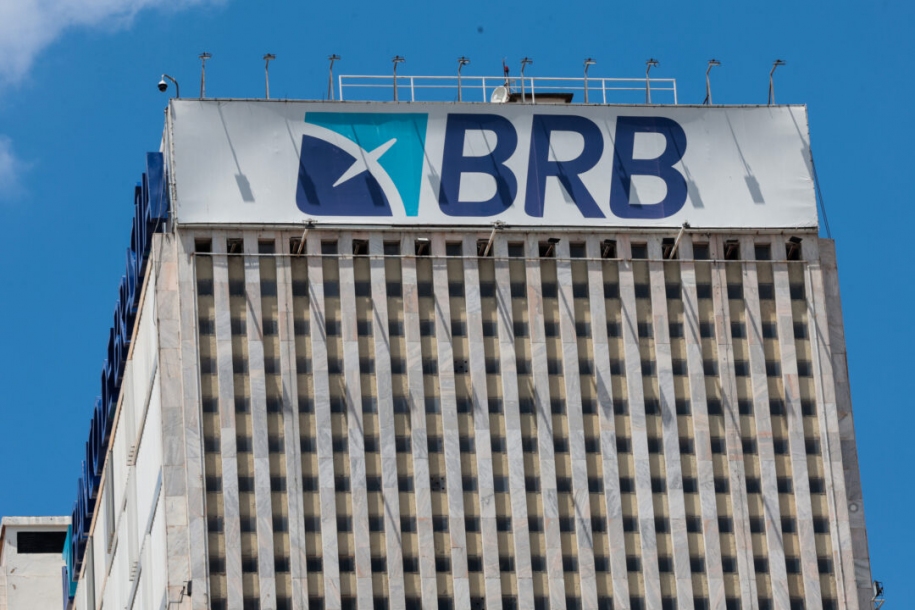 Justiça bloqueia ações do BRB ligadas a Banco Master