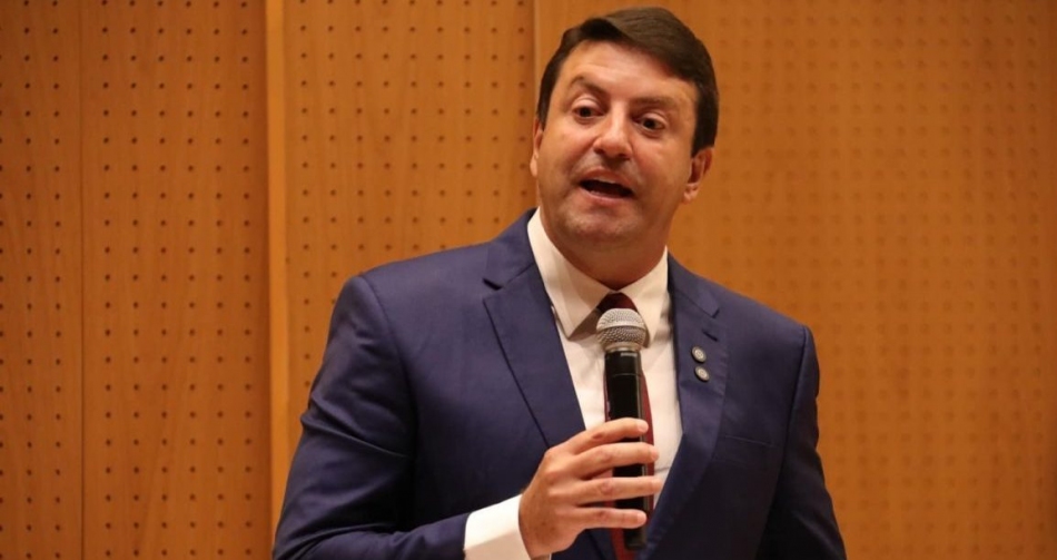 Prefeito Elvis Cezar anuncia medidas para resolver falhas no abastecimento de água