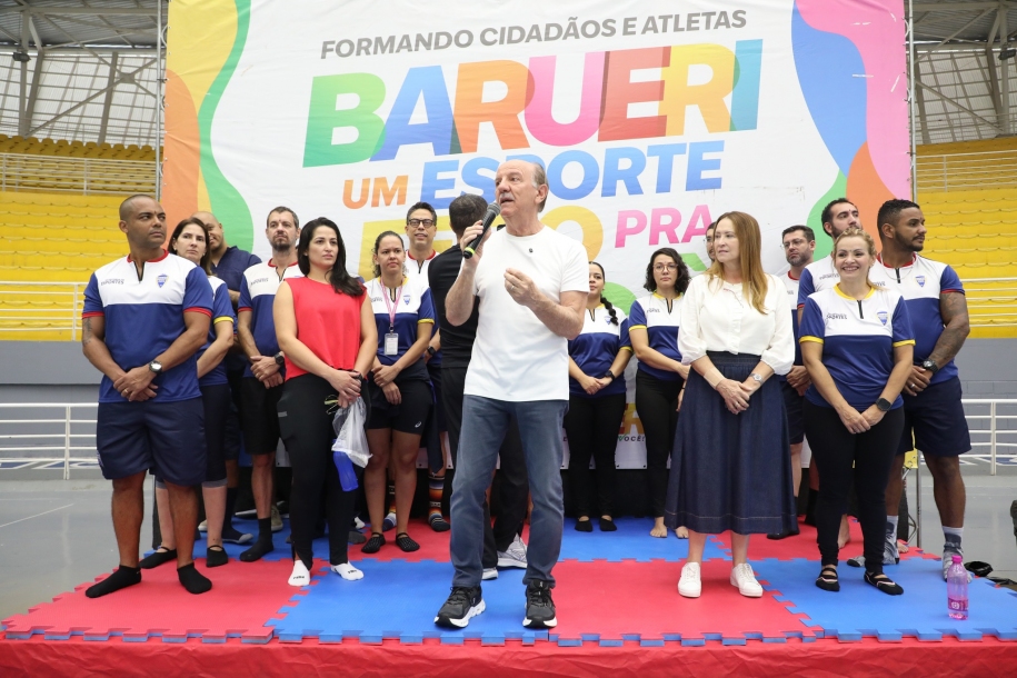 Prefeito Beto Piteri participa de aulão especial de Pilates e Yoga no Ginásio José Corrêa
