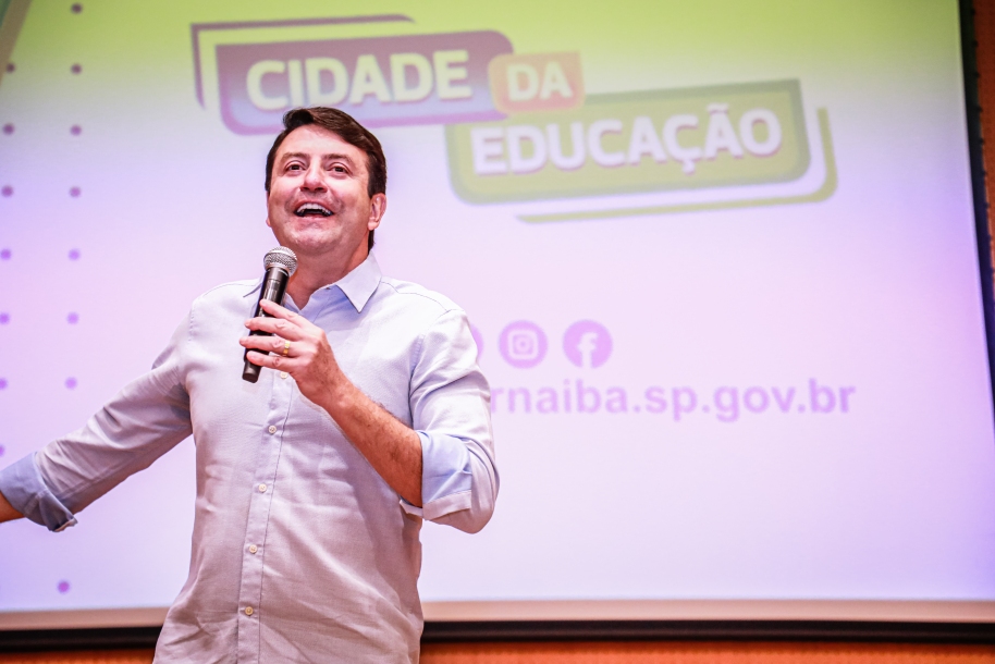 Elvis Cezar reforça compromisso com educação e amplia acesso de jovens à faculdade