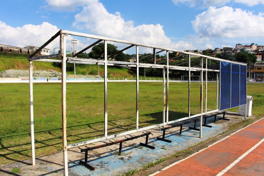 Campo de Futebol do Polvilho não recebe manutenção há meses