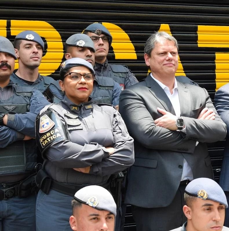 Governador Tarcísio de Freitas concede aumento salarial de 10% para as polícias Civil e Militar