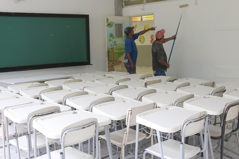 Secretaria de Educação reforma escolas visando início do ano letivo