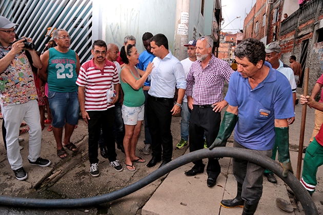 Força tarefa reúne 150 agentes em mutirão de limpeza em Osasco